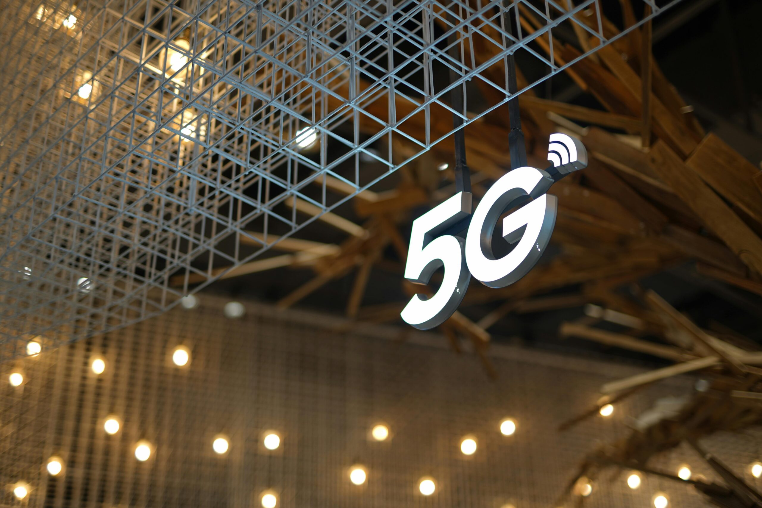 Italia a tutta fibra: FTTP al 70 %, 5G oltre il 99 %