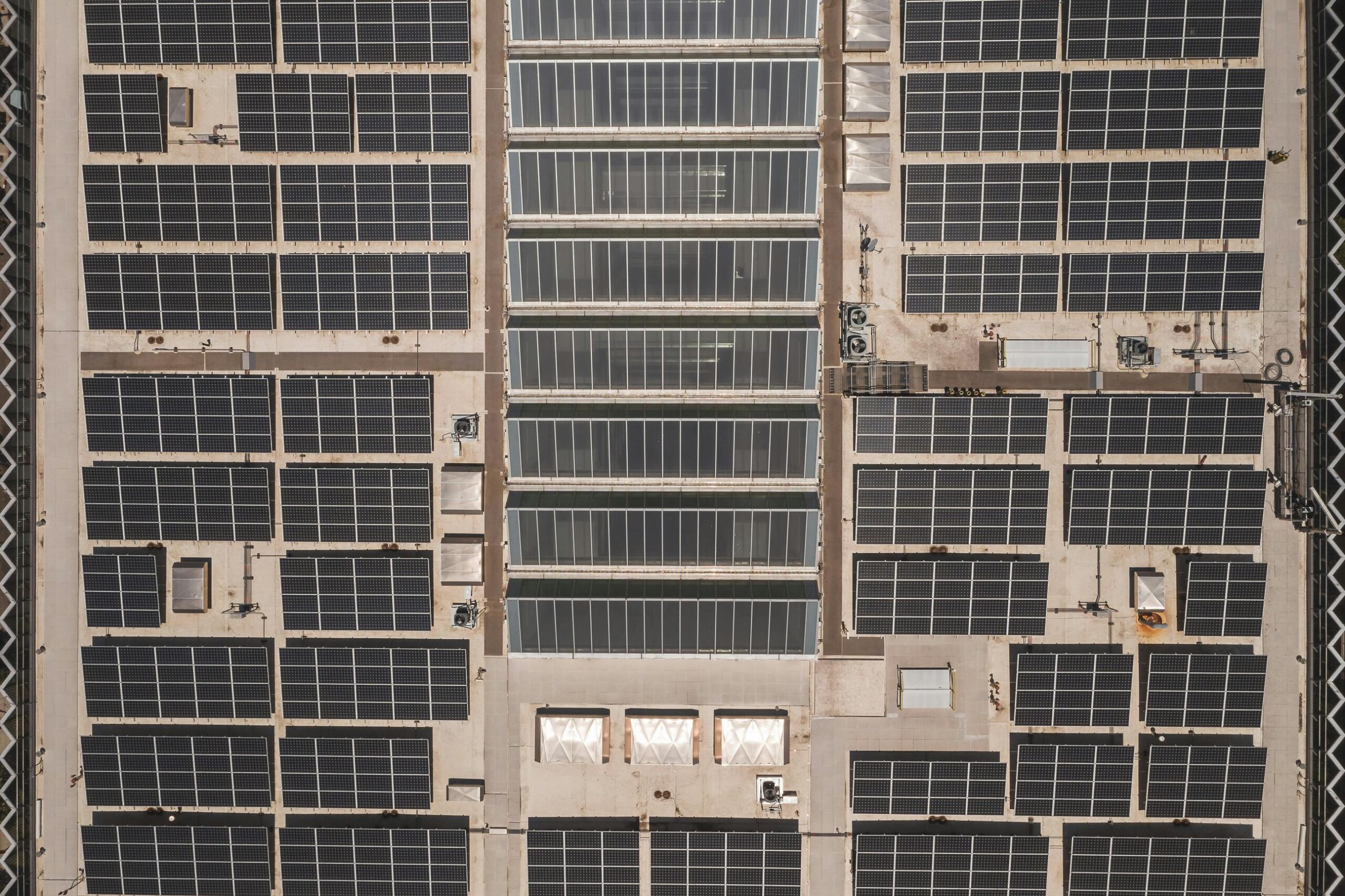 Bando efficientamento energetico Liguria imprese riqualificazione immobili pannelli fotovoltaici sostenibilità